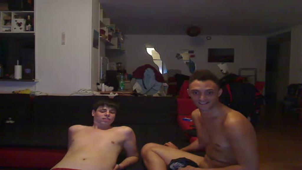 couplegaydu3 [2020-05-20 20:25:28]