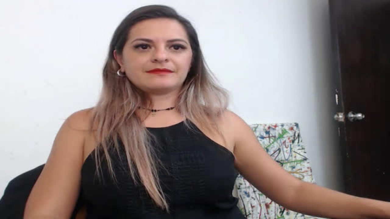 LaurenWells MyFreeCams [2018-05-04 00:57:40]