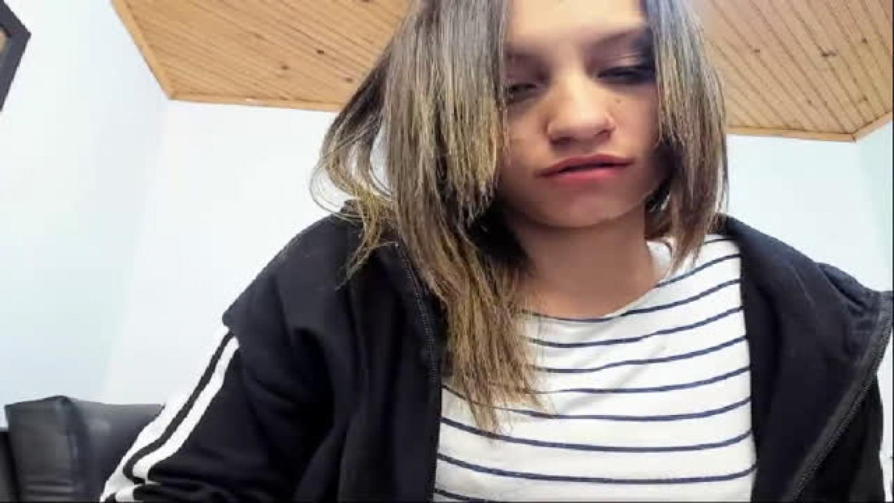 Emma_Benson MyFreeCams [2018-04-28 00:22:05]