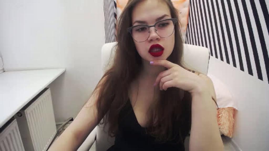 LucyMoor [2019-10-25 05:15:28]
