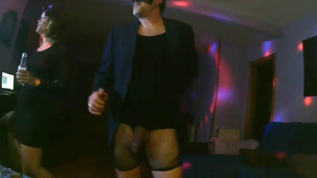 parejitafiesta [2019-12-31 21:00:29]