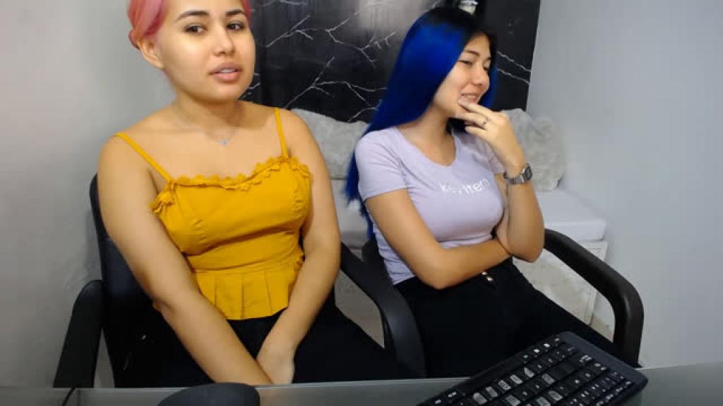 sara_and_angela [2019-12-30 14:00:41]
