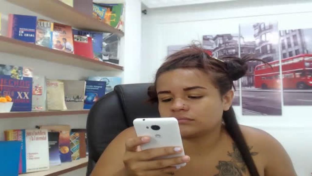 HornyPaulina [2019-10-07 01:48:26]