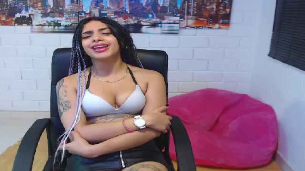 mia-fox18